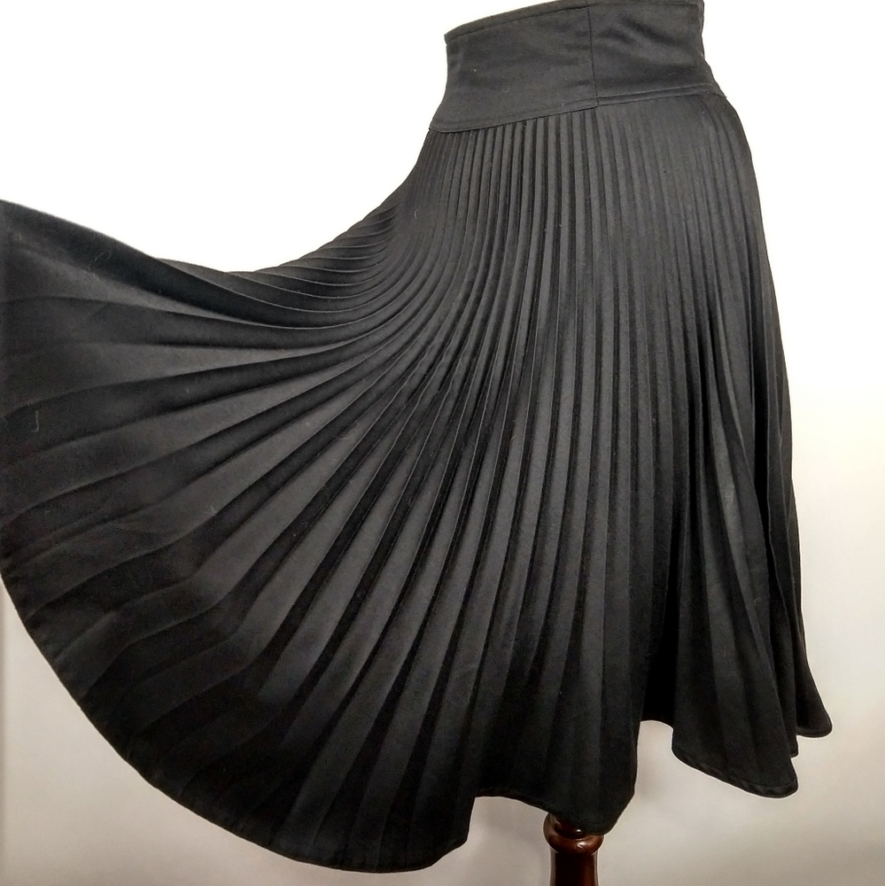 Rare Loewe wool skirt accordion pleat dramatic swing warm winter S 40 FIRM